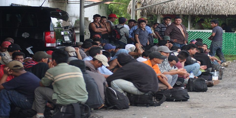 Rescatan en Tamaulipas a 27 migrantes tras operativos