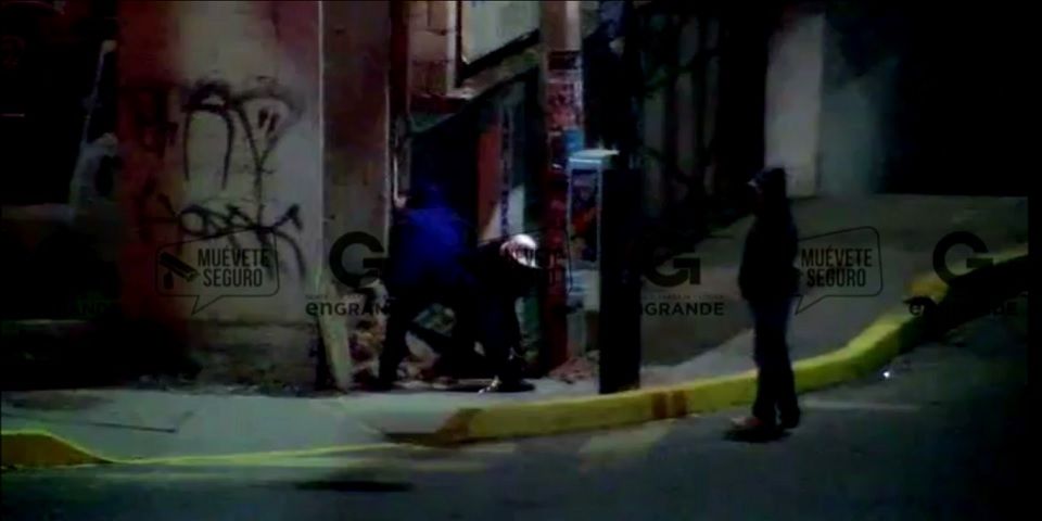 Video: captan in fraganti a sujetos que robaban cable de cobre