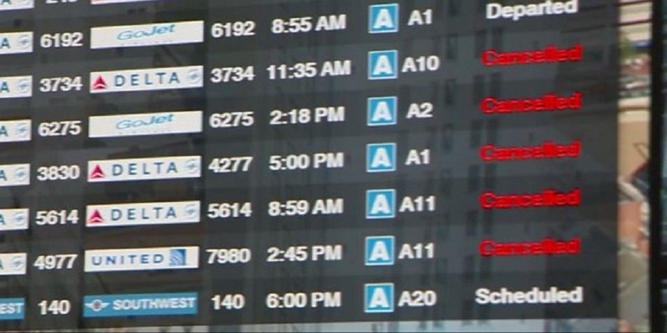 Delta sufre tercer día de cancelaciones y retrasos
