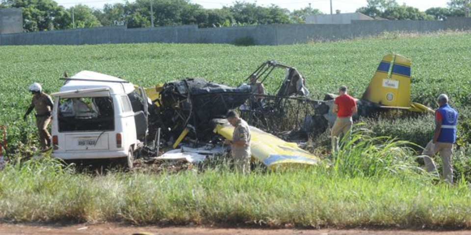Mueren seis personas en Brasil tras chocar avión con camioneta