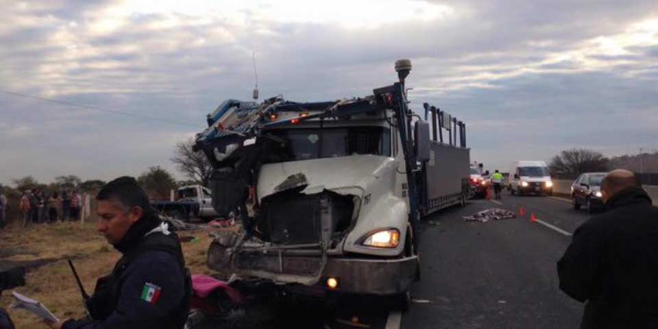Camión arrolla a peregrinos en la Querétaro-Celaya