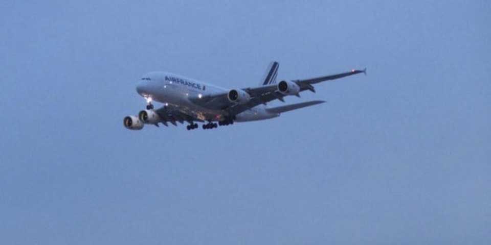 Aterriza en AICM avión comercial más grande del mundo