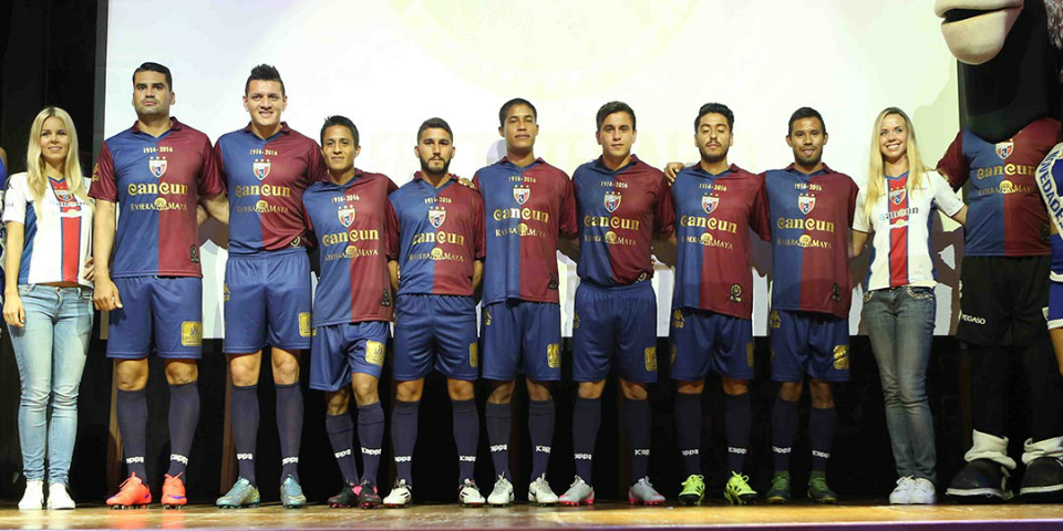 Atlante presenta playera por su centenario