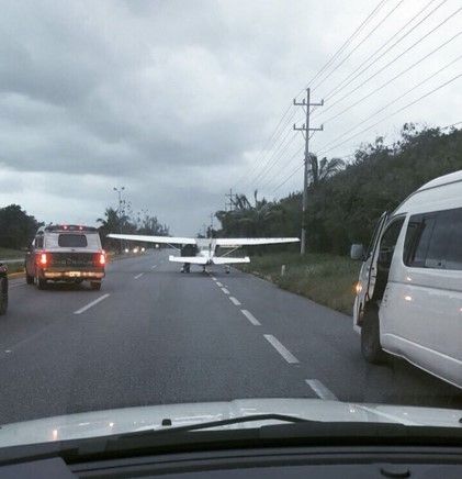 Aterriza de emergencia aeronave de alcalde de Cozumel