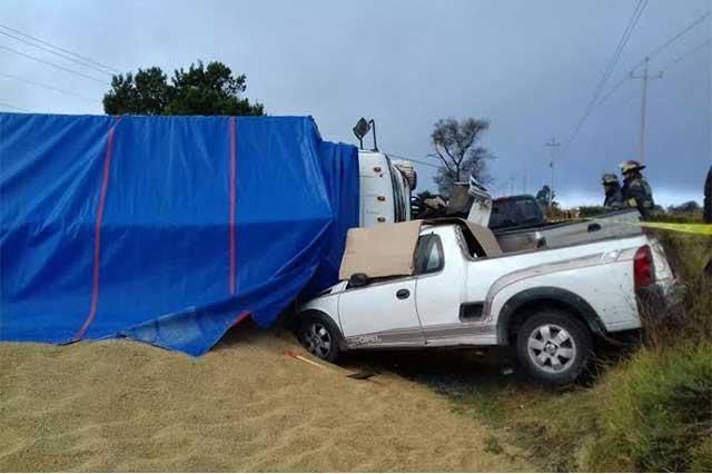 Choque deja 2 muertos y 4 heridos en Puebla