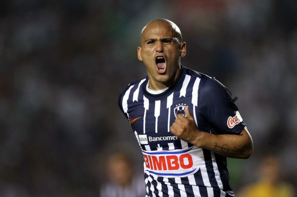 Humberto Suazo deja el futbol - chupete-1-1024x680
