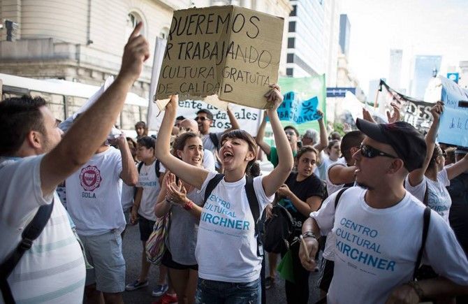 Protestan contra despidos en gobierno de Argentina - despidos-argentina-protesta-TeleSur