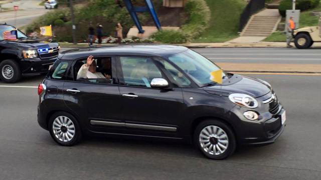 Subastan auto usado por el papa Francisco en Filadelfia