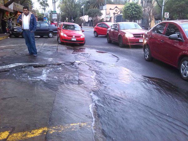 En día de cortes, se presentan fugas de agua en Tlalpan y Cuauhtémoc - fuga-de-agua-1
