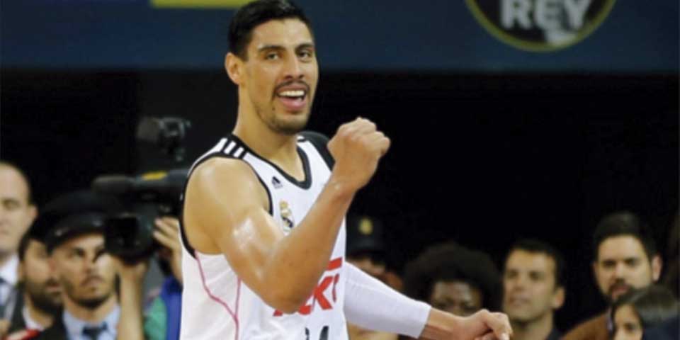 Eligen a Gustavo Ayón MVP de la Euroliga de diciembre