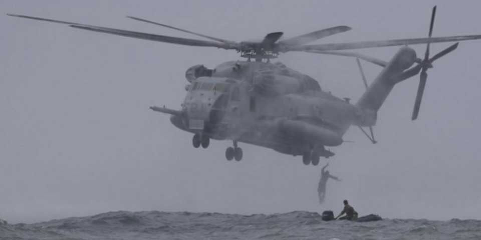 Chocan helicópteros militares de EE.UU. en Hawaii