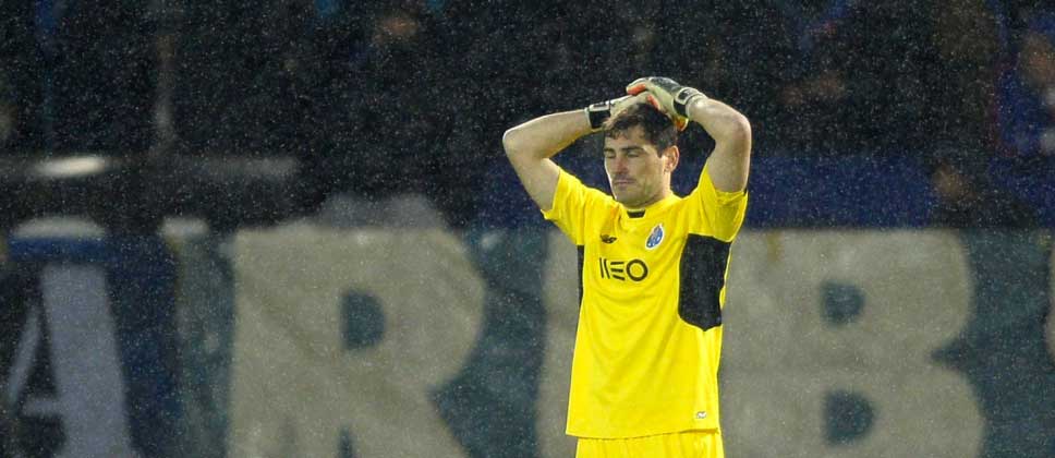 Video: terrible error de Casillas con el Porto