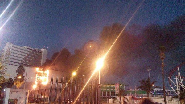 Desalojan a más de 600 personas por incendio en plaza de León - incendio-leon-4