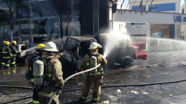 Incendio de pipa en Tonalá deja al menos 15 heridos - incendio-pipa-7
