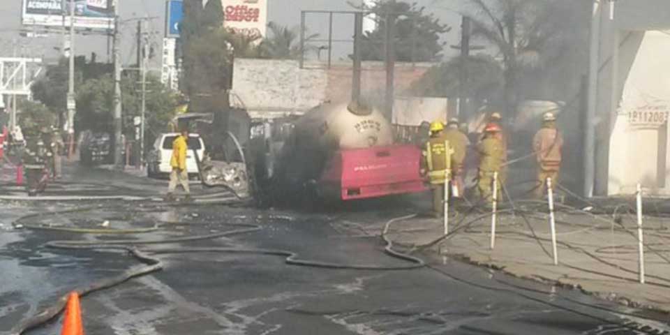 Incendio de pipa en Tonalá deja al menos 15 heridos