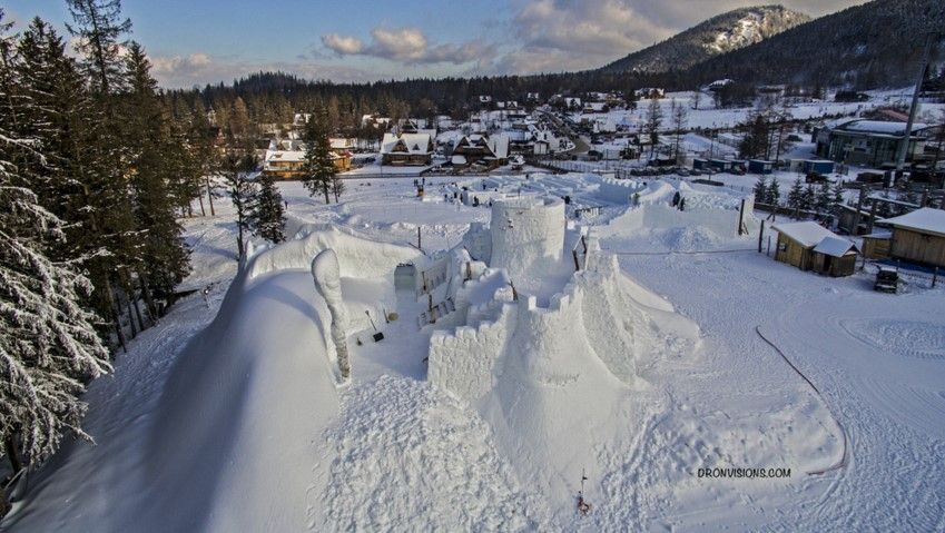 Construyen el laberinto de hielo más grande del mundo