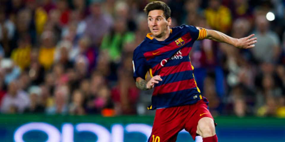 Acusan a policía de EAU por filmarse con pasaporte de Messi