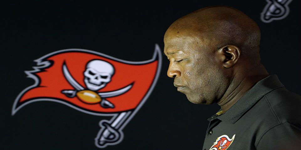 Bucaneros despiden a su entrenador