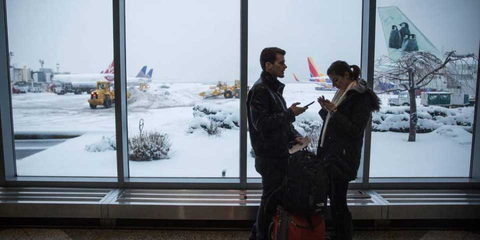 Cancelan vuelos en este de EE.UU. por tormenta de nieve