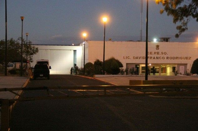 Liberan a 30 normalistas en Michoacán