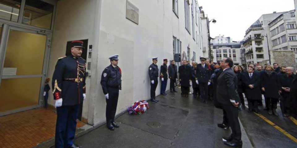 Recuerdan a víctimas de ataques a Charlie Hebdo