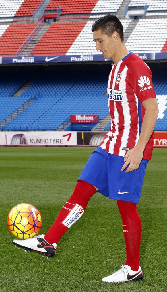 Atlético de Madrid presenta a Matías Kranevitter - presentacion-matias-kranevitter-7-587x1024