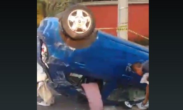 Volcadura en Lomas deja dos heridos