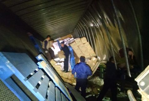 Volcadura de tráiler provoca complicaciones viales en Ecatepec - volcadura-trailer-ecatepec-2