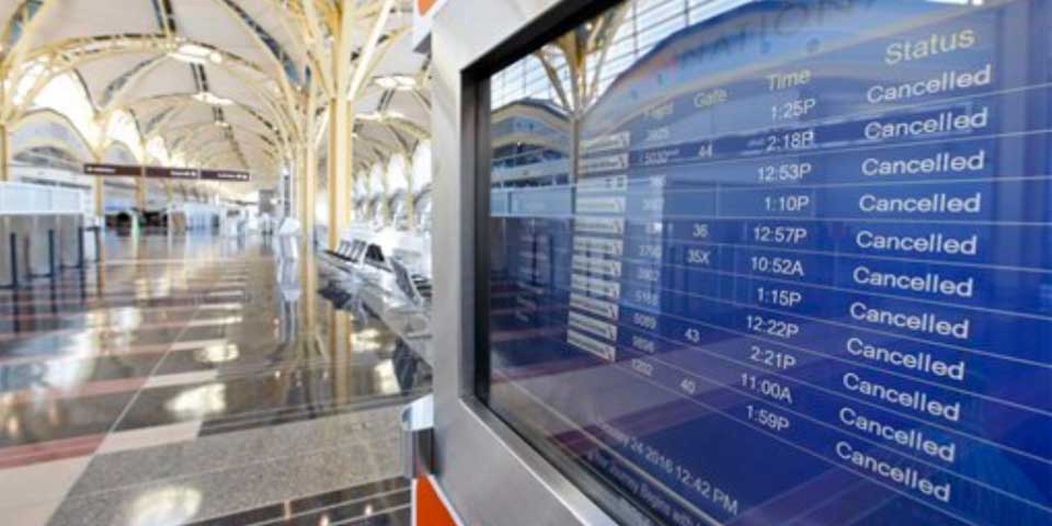 Persisten vuelos cancelados y retrasados por tormenta en EE.UU.