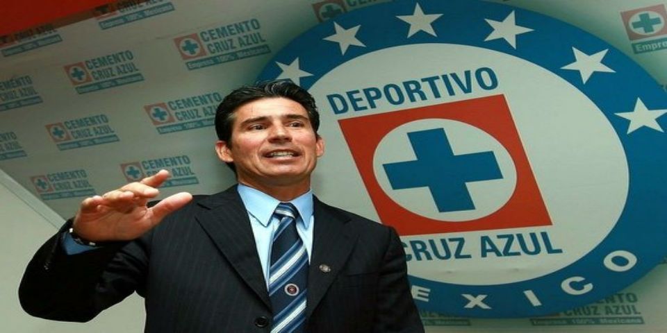 Admite Yayo de la Torre rezago en fuerzas básicas de Cruz Azul