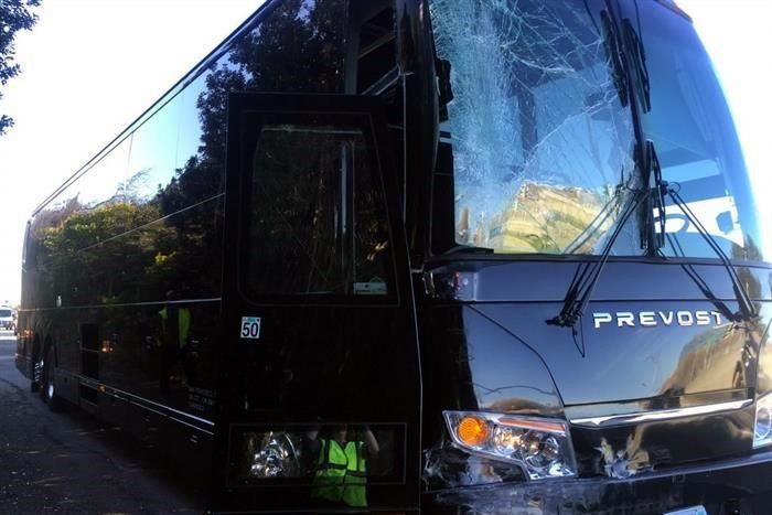 Autobús de los Broncos sufre percance