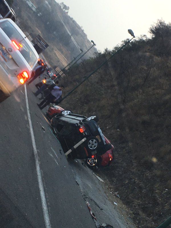 Tráiler se queda sin frenos e impacta a varios autos en Huixquilucan - Accidente-Chamapa-Lechería-3
