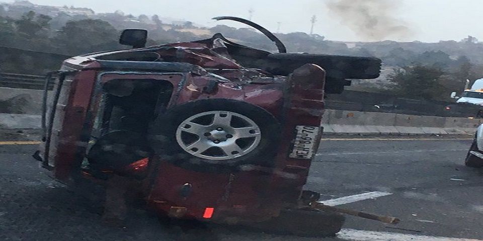 Tráiler se queda sin frenos e impacta a varios autos en Huixquilucan Tráiler se queda sin frenos e impacta a varios autos en Huixquilucan