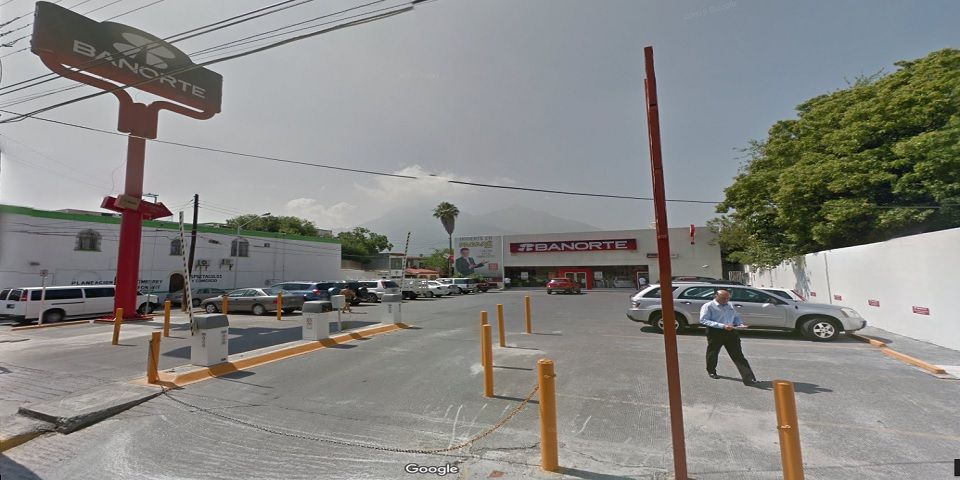 Asaltan a banco frente a Presidencia Municipal