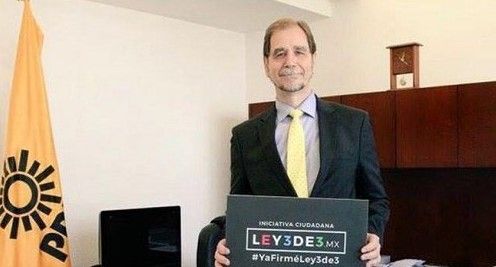 Agustín Basave firma iniciativa Ley 3 de 3