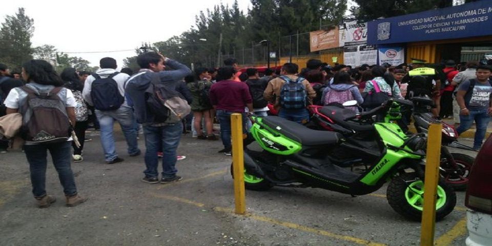 Vuelven a desalojar CCH Naucalpan por anarquistas Vuelven a desalojar CCH Naucalpan por anarquistas