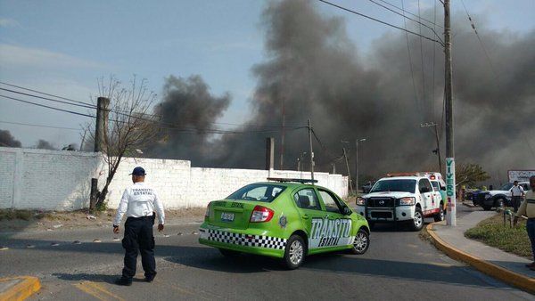 Sofocan incendio en corralón de Veracruz - CaUacf-VIAA0bQc