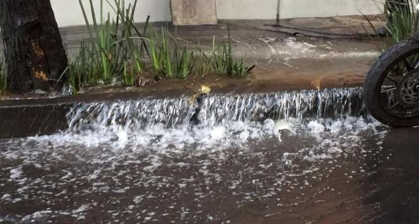 Fuga de agua en la delegación Álvaro Obregón