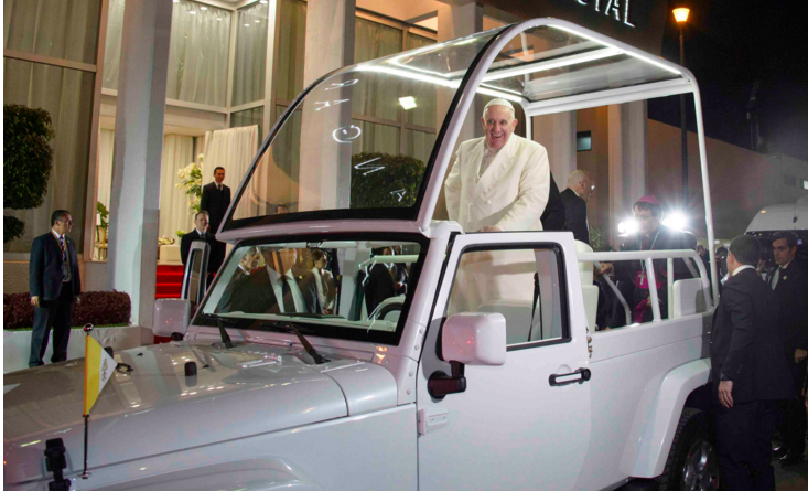 El primer recorrido del papa Francisco