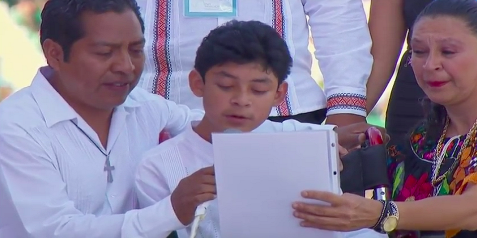 En mi casa peléabamos hasta que nos acercamos a Dios: niño al papa Francisco