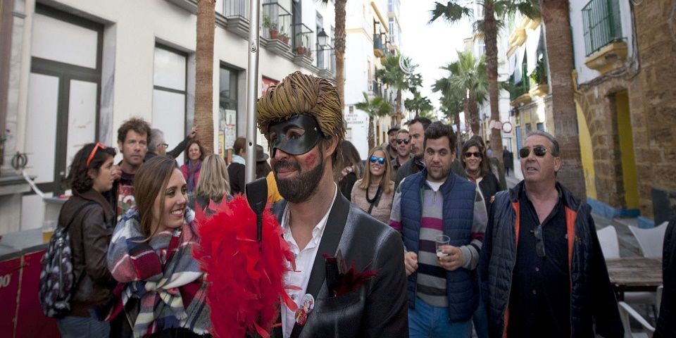 Suman 86 intoxicados y un muerto en Carnaval de Cádiz