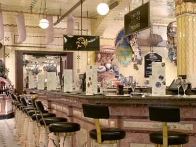 Empleados de la SFP gastan miles de pesos en viáticos - Caviar-House-Oyster-Bar-5