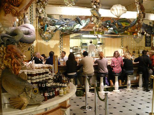 Empleados de la SFP gastan miles de pesos en viáticos - Caviar-House-Oyster-Bar-6