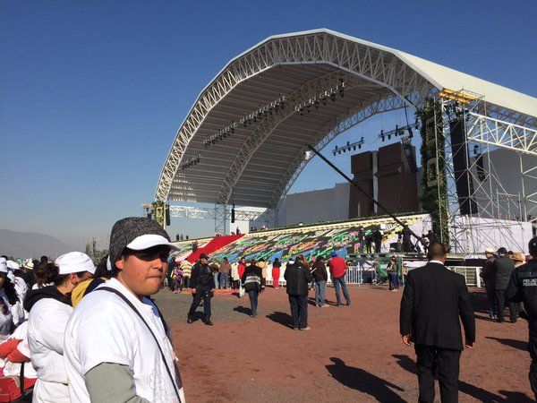 Llegan 300 mil personas a misa del papa en Ecatepec - CbL9_kaVIAAOmzQ