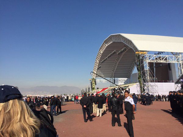 Llegan 300 mil personas a misa del papa en Ecatepec - CbL9_nZVIAA2yy0