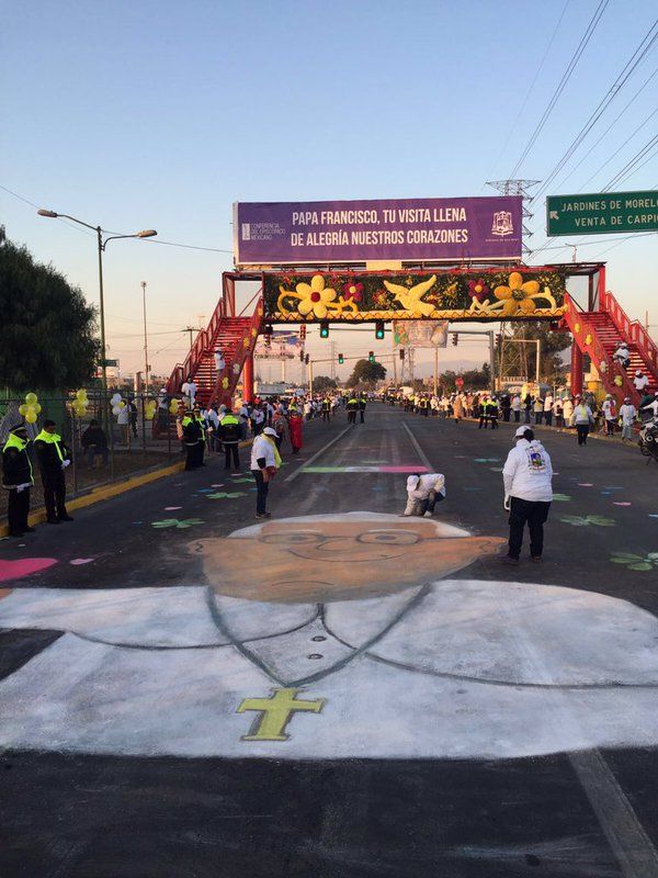 Llegan 300 mil personas a misa del papa en Ecatepec - CbLrRUqVIAAKTiN