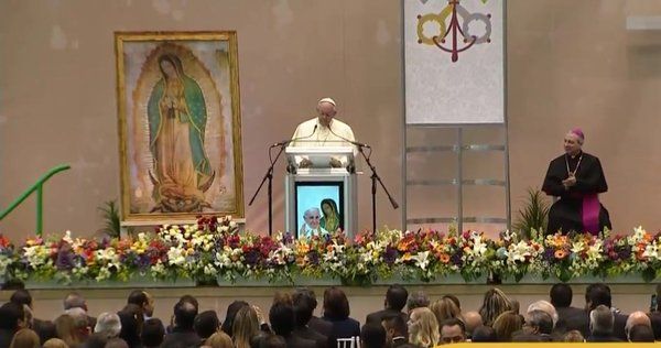 Dios pedirá cuentas a los esclavistas de nuestros días: papa - CbcNx5HVIAEpomV