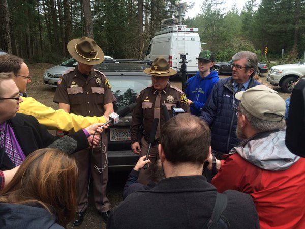 Hombre mata a su familia y se dispara frente a policías en Washington