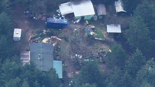 Hombre mata a su familia y se dispara frente a policías en Washington - CcLNgpxWEAAEHKp