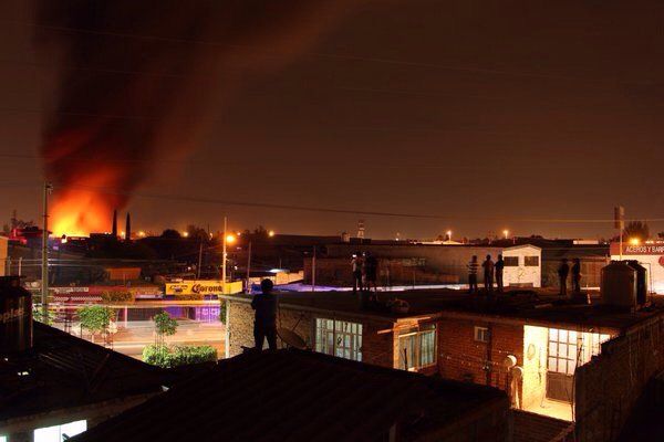 Fuerte incendio de fábrica en Irapuato Fuerte incendio de fábrica en Irapuato